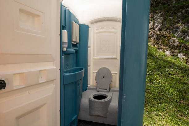 Best Porta potty delivery and setup  in Standish, MI